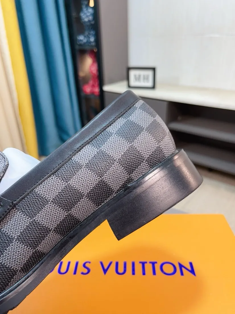 Ex-factory price 720🌹🌹High version [LV] Louis Vuitton's popular casual leather shoes🎖Fashionable and elegant🎖🎖Material: Original imported open-edge beaded cowhide, washed cowhide leather lining, original open-molded rubber outsole, high-end and classy, ​​elegant quality, instantly transforming into a handsome man ❤❤Standard\nNumber: 38-44